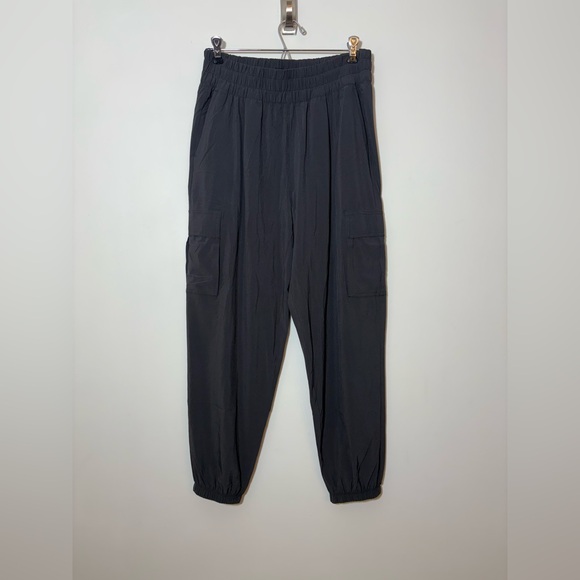 Vuori Women’s Villa Cargo Jogger in Black Size M - Picture 2 of 8